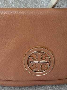 Tory Burch Pebbled Leather Crossbody in Camel Tan with Gold Logo